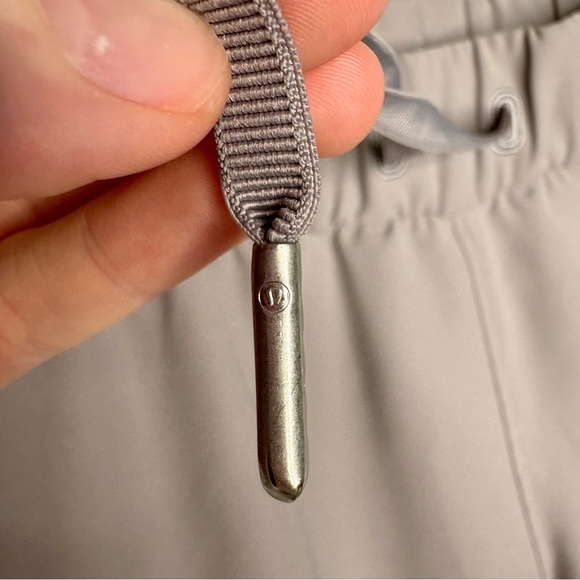 Lululemon On the Fly Jogger Woven Chrome Gray Athletic Pants Running Women’s 4 - Picture 7 of 10